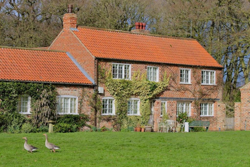 Дом отдыха Characterful Yorkshire Cottage, Beautiful Views Йорк