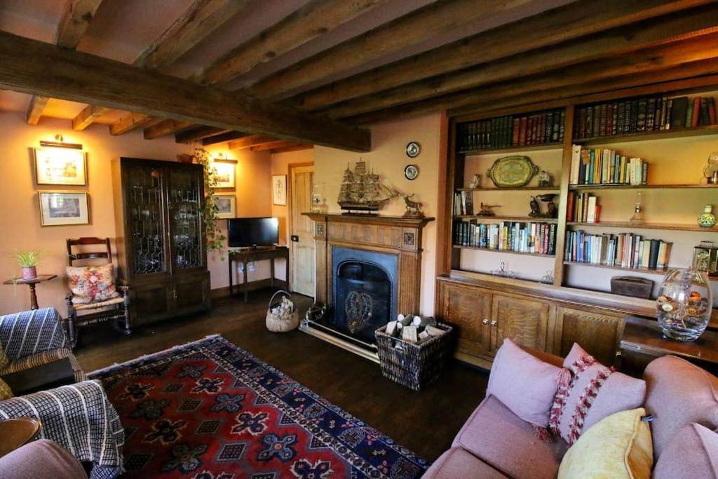 Characterful Yorkshire Cottage, Beautiful Views Holiday home