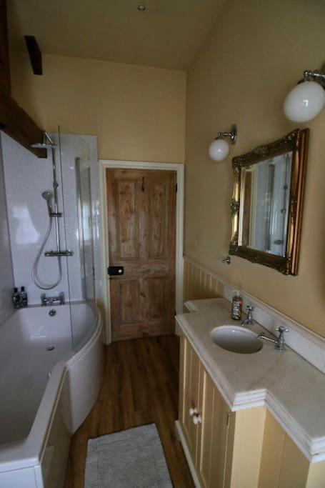 Characterful Yorkshire Cottage, Beautiful Views